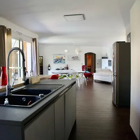 Avec Piscine Et Terrasse Chauffees فيلة لا تاسْتْ دو بوك