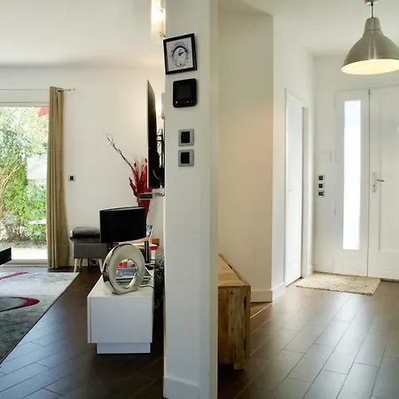 Avec Piscine Et Terrasse Chauffees