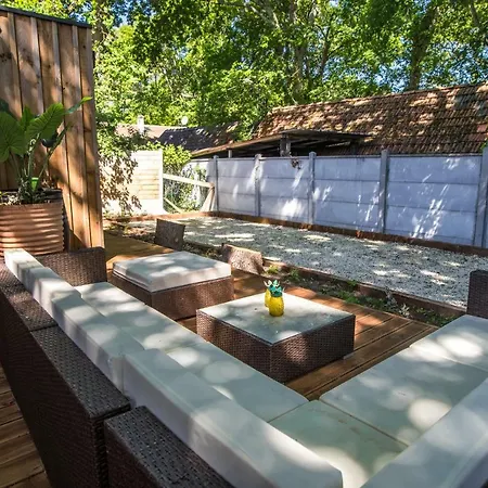 Avec Piscine Et Terrasse Chauffees فيلة