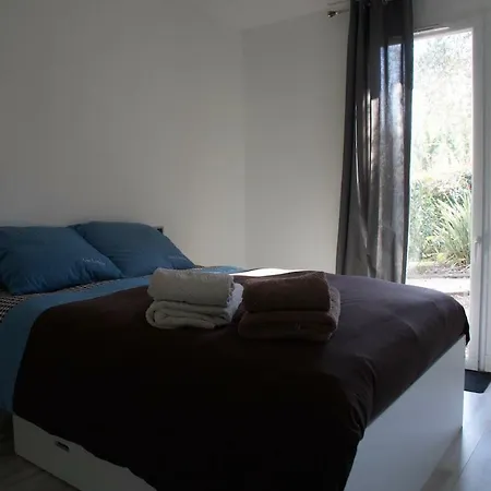 Avec Piscine Et Terrasse Chauffees فيلة