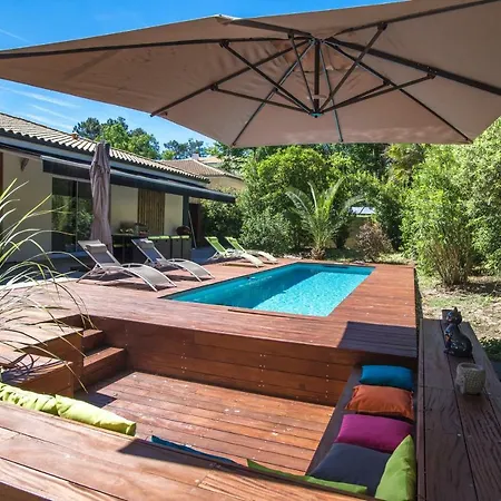 Avec Piscine Et Terrasse Chauffees *