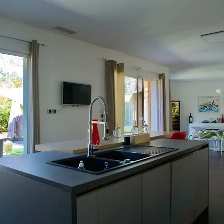 فيلة Avec Piscine Et Terrasse Chauffees